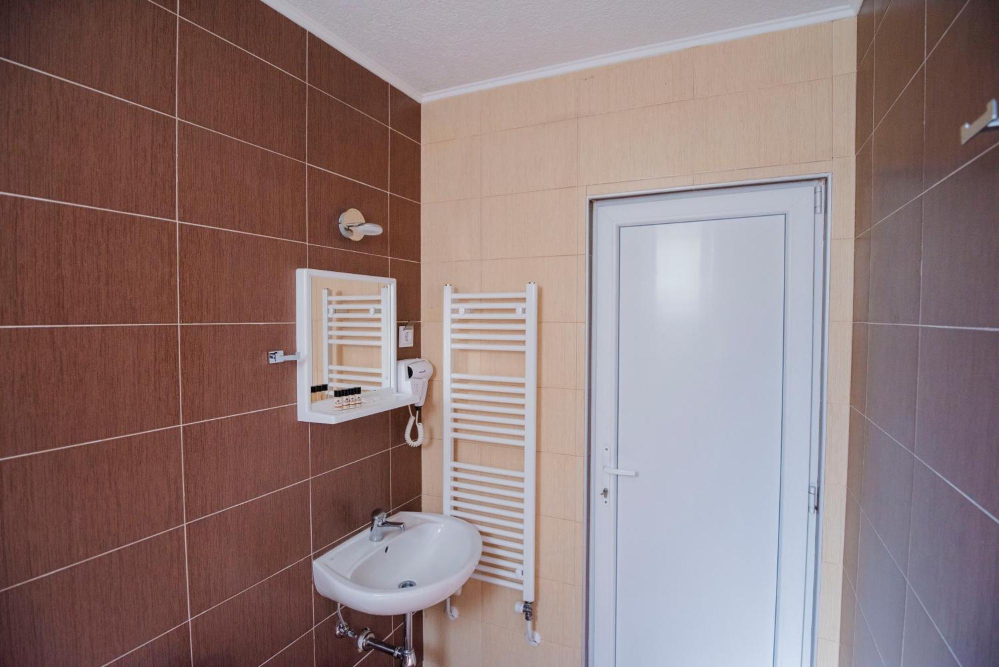 Hotel Kiko بيتولا المظهر الخارجي الصورة